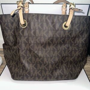 Michael Kors Jet Set Tote